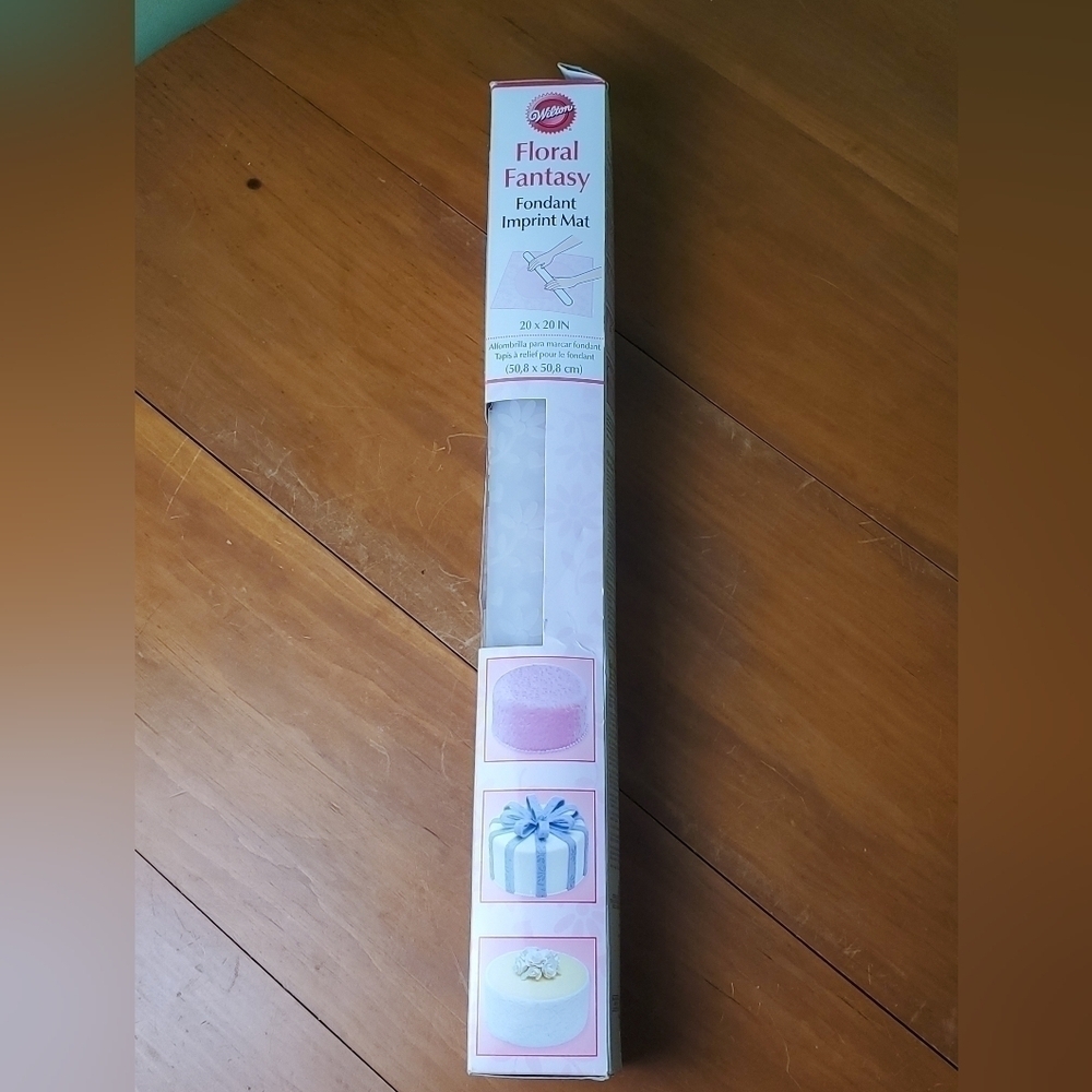 Wilton Fondant Imprint Mat, Floral Fantasy, 20" x 20"